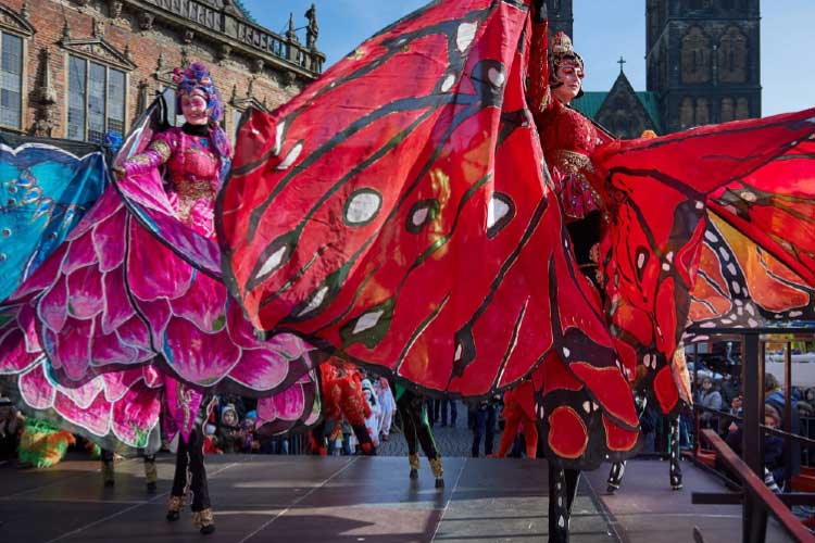 LED Leuchtkostüme für Lichtparaden presented by Les Lionnes Susanne Morgenroth